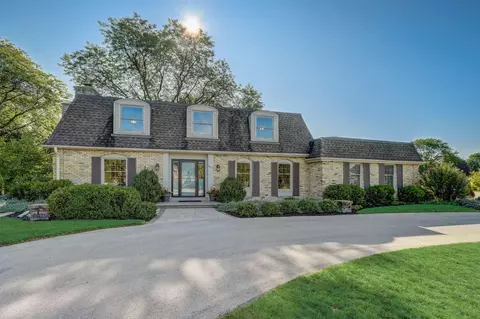 2810 Meadowside, Brookfield, WI 53005