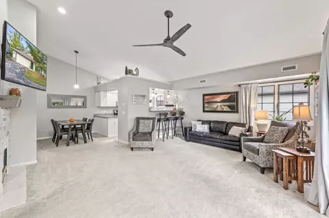 2244 Circle Rdg #B, Delafield, WI 53018