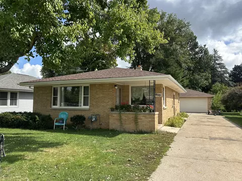 815 N Roosevelt, Oconomowoc, WI 53066