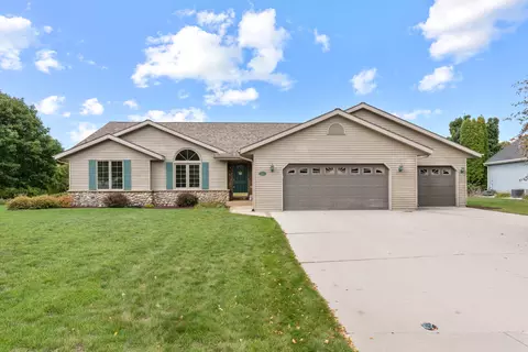 810 S S Hls, Plymouth, WI 53073