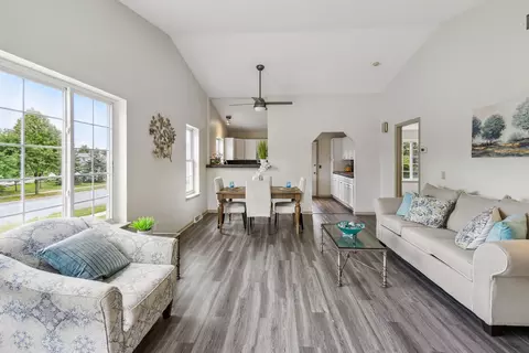 5710 Red Oak, Mcfarland, WI 53558