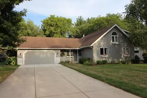 w236n6188 Pine, Sussex, WI 53089