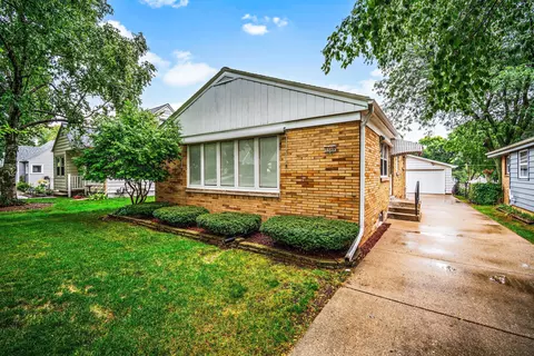 1944 N 118th, Wauwatosa, WI 53226