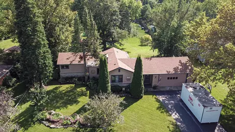 2915 W Franklin, Franklin, WI 53132