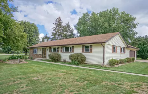 w357n6062 Bayshore, Oconomowoc, WI 53066