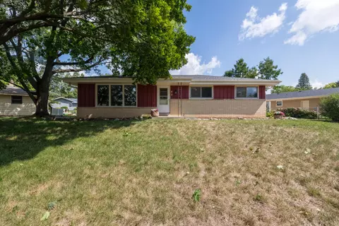 414 Hill N Dl, Hartland, WI 53029