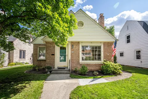 2950 N 69th, Milwaukee, WI 53210