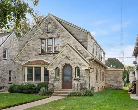 4047 N Bartlett, Shorewood, WI 53211