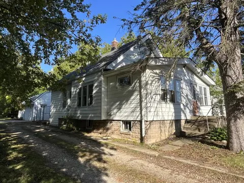 1213 S 97th, West Allis, WI 53214