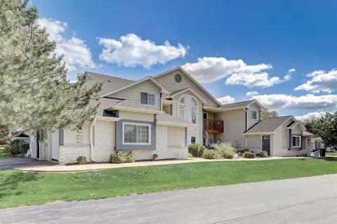 w240n2524 E Parkway Mdw #7, Pewaukee, WI 53072