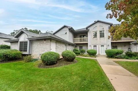 9354 W Loomis #5, Franklin, WI 53132