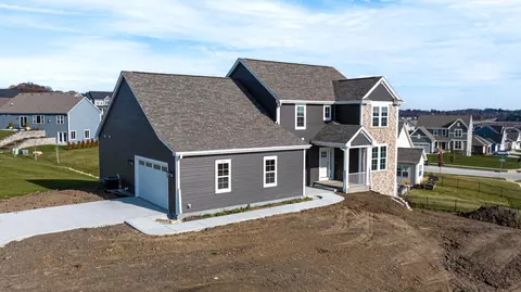 3718 Howell Oaks, Waukesha, WI 53188