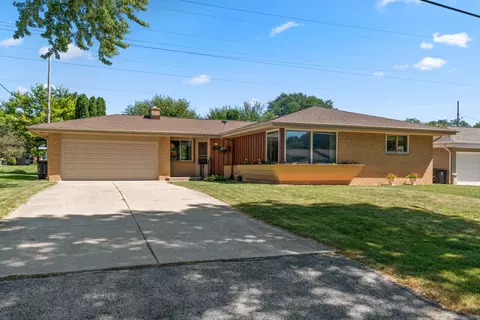 1078 N 120th, Wauwatosa, WI 53226