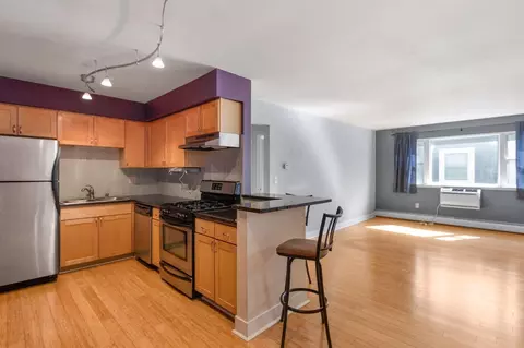 2121 N Cambridge #303, Milwaukee, WI 53202