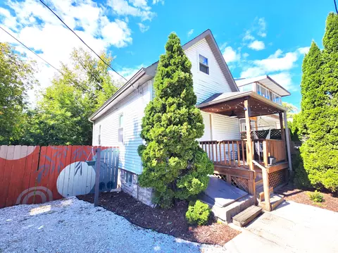 2469 N Newhall, Milwaukee, WI 53211