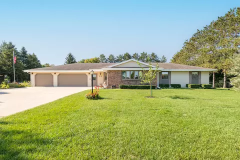 2045 Paradise, Trenton, WI 53095