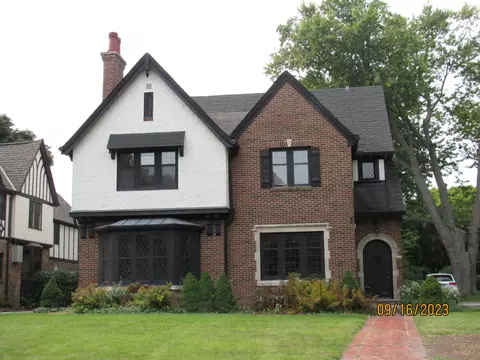3477 N N Lk, Milwaukee, WI 53211