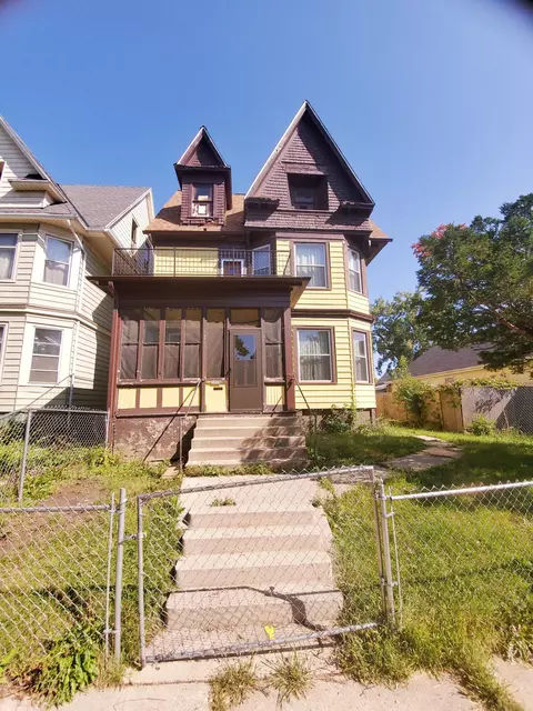 1928 N 33rd, Milwaukee, WI 53208