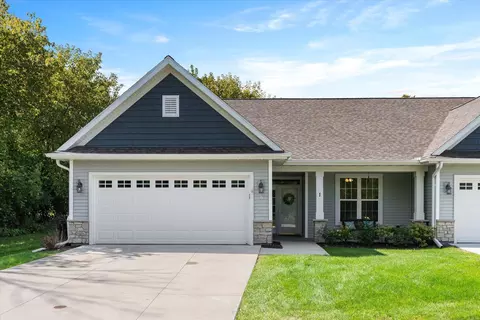1 Briarknoll, Saukville, WI 53080