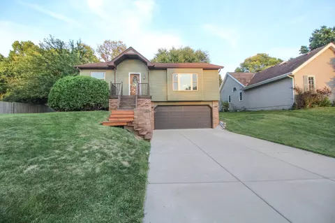 w2352 Heather Street, Oconomowoc, WI 53066