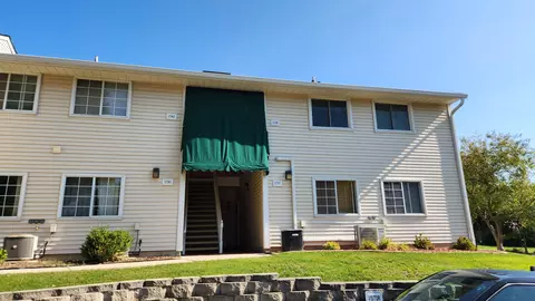 1737 Parknoll #10, Port Washington, WI 53074