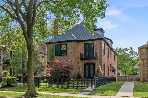 4835 N Oakland #4837, Whitefish Bay, WI 53217