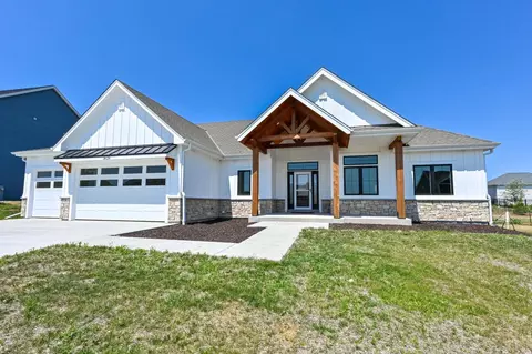 3628 Howell Oaks, Waukesha, WI 53188