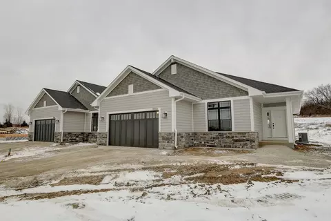 7915 W Stone Rdg #68-1, Lannon, WI 53046