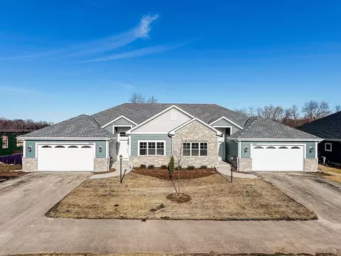 7901 W Stone Rdg #69-2, Lannon, WI 53046