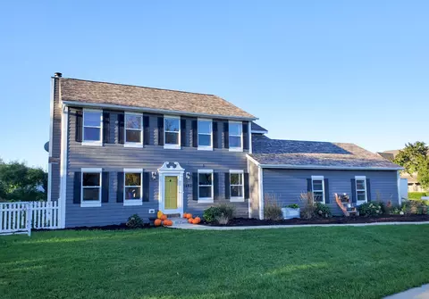 1460 Crestwood, Oconomowoc, WI 53066