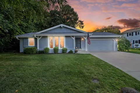 3725 S Maplewood, New Berlin, WI 53151