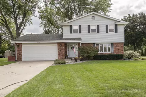 7880 Chapel Hl, Franklin, WI 53132