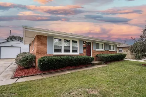 8209 W Kiehnau, Milwaukee, WI 53223
