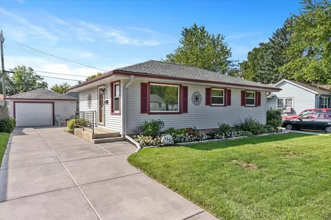 1527 Harmony, Racine, WI 53402