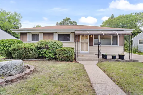 8126 W W Gln, Milwaukee, WI 53218