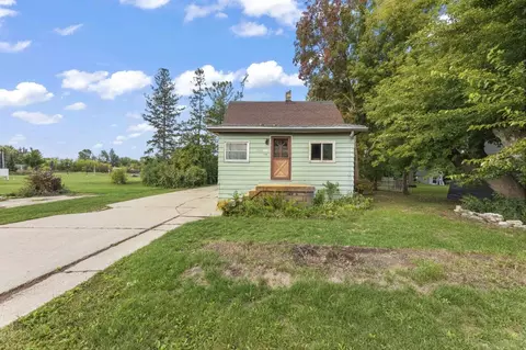 130 Sheldon, Oconomowoc, WI 53066
