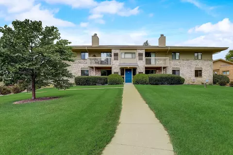 116 E Freistadt #A, Thiensville, WI 53092