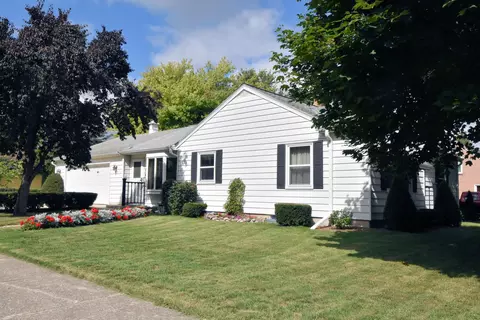 1057 8th, Grafton, WI 53024