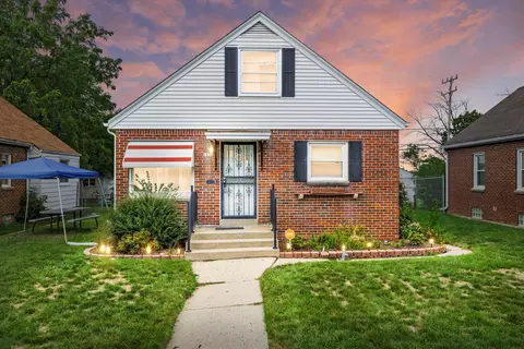 1836 W Congress, Milwaukee, WI 53209