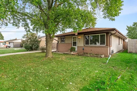 127 W Uncas, Milwaukee, WI 53207
