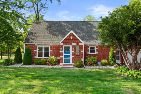 5275 S Tuckaway, Greenfield, WI 53221