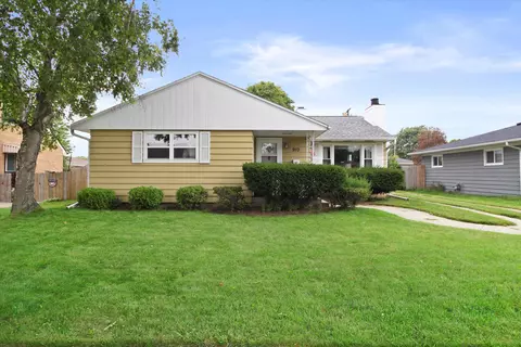 910 Montclair, Racine, WI 53402