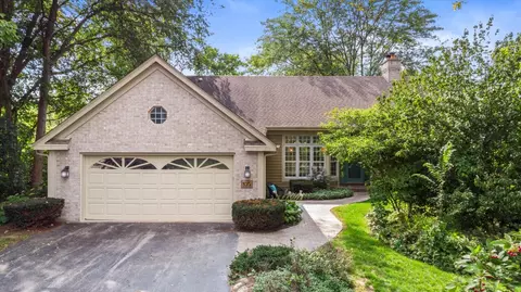 895 Coopers, Brookfield, WI 53045