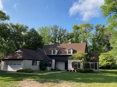 1380 E Bywater, Fox Point, WI 53217