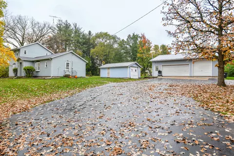 w6884 Hartwig Lane, Koshkonong, WI 53538