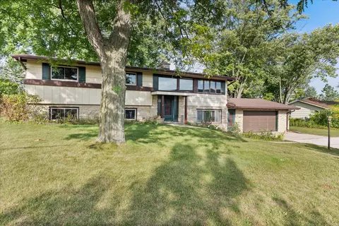 255 Hilldale, Hartford, WI 53027
