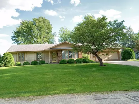 w5239 Lakewood Circle, Sugar Creek, WI 53121