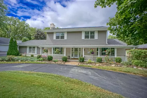 2105 Nagawicka, Hartland, WI 53029