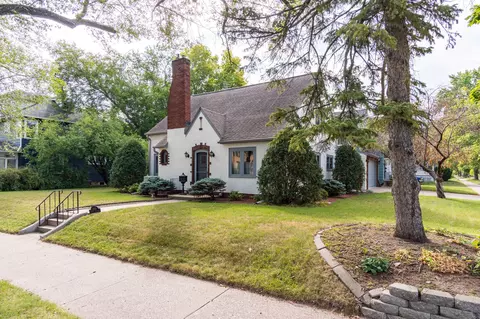 1916 Cass, La Crosse, WI 54601