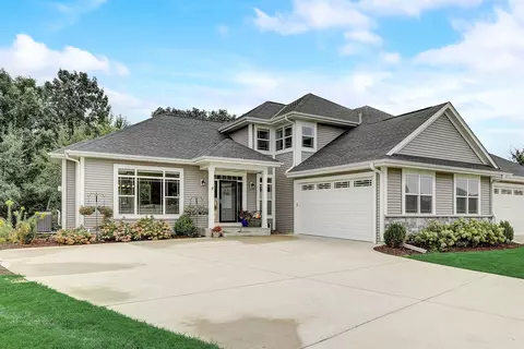 9062 S Cordgrass, Franklin, WI 53132